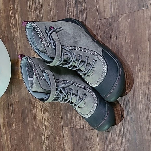 J-41 by Jambu Shoes - J-41 Gray Black Vegan Textile Upper Faux Fur Jeep Traction Sole Boots Sz 9.5M